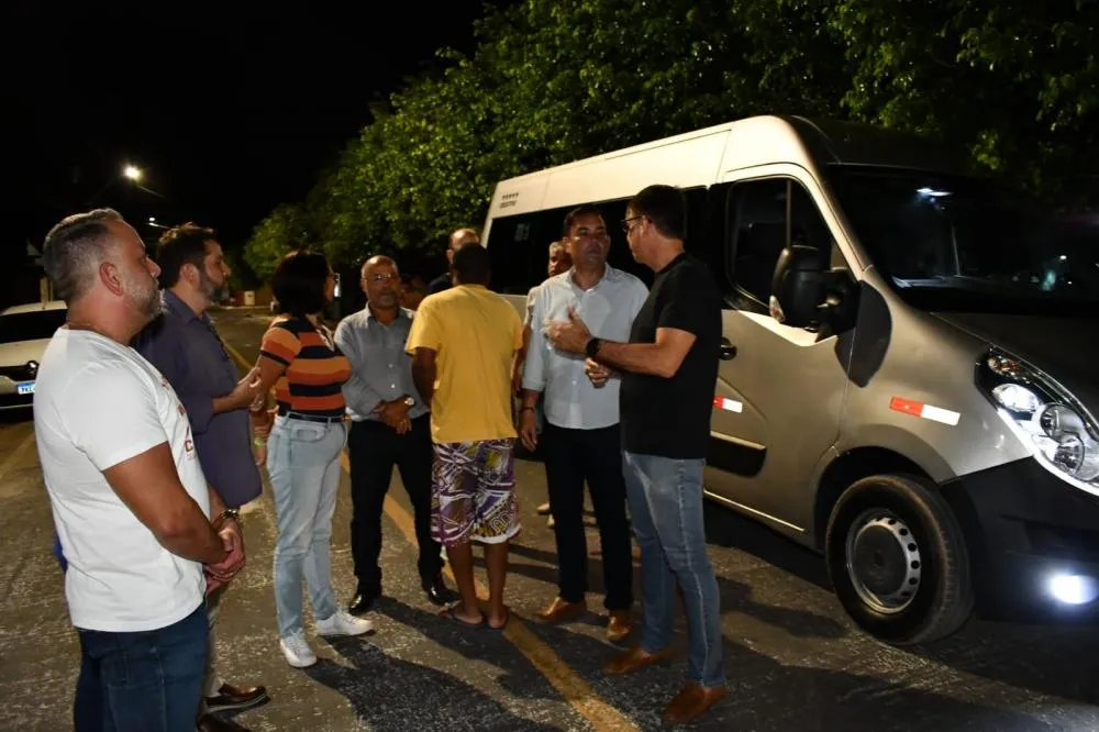 Prefeito de Alagoinhas realiza visita noturna a bairros para mapear problemas