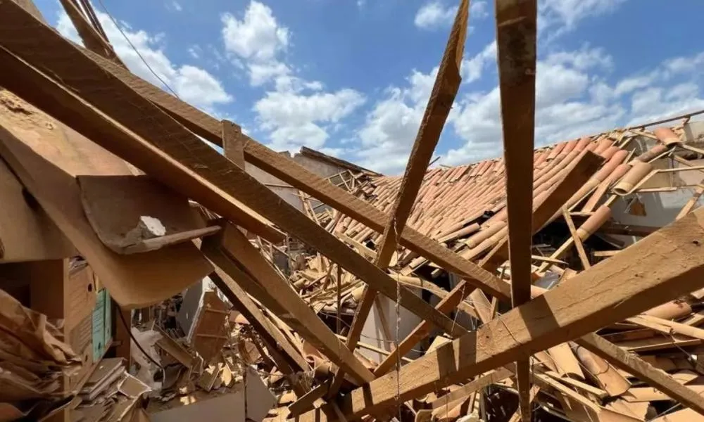 Teto de almoxarifado de hospital municipal desaba na Bahia