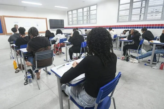 Vestibular Uneb 2025: Milhares de candidatos participam do 1º dia de provas em 27 municípios baianos