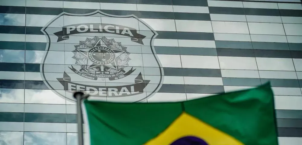 PF desmantela quadrilha de crimes financeiros e bloqueia R$ 300 milhões