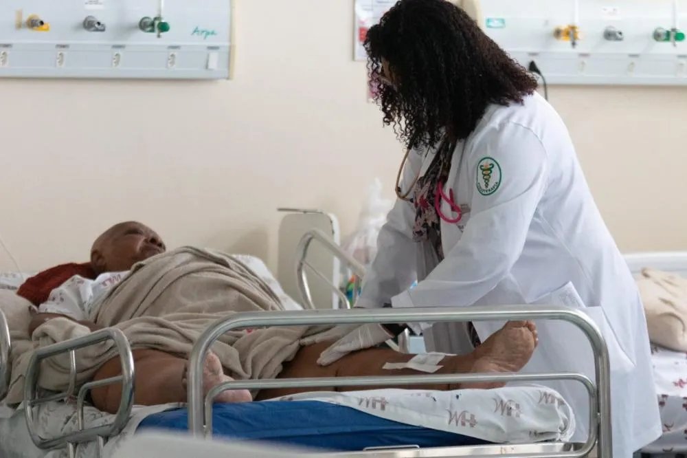 Jerônimo anuncia seleção para contratação de 3,7 mil profissionais de saúde na Bahia