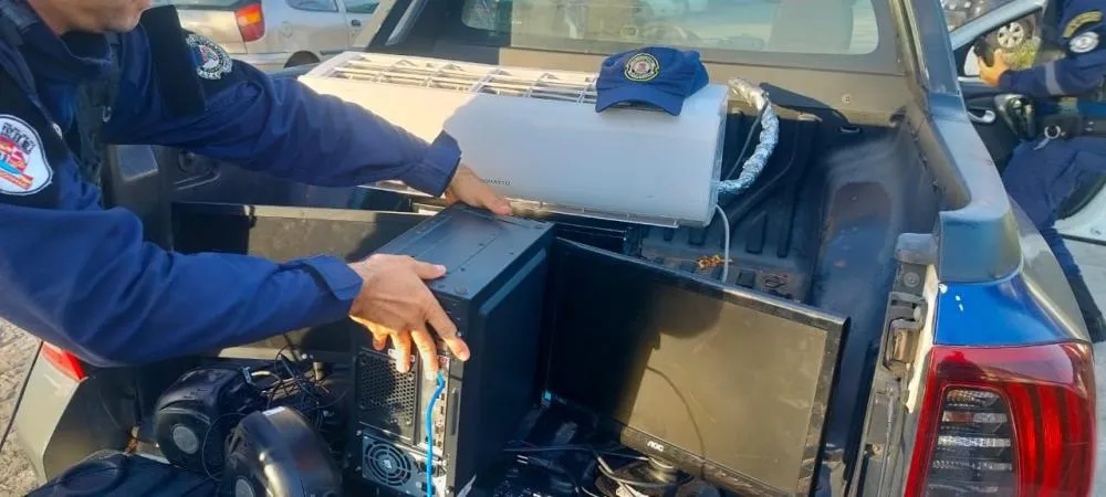 Guarda Municipal de Alagoinhas prende homem em flagrante e recupera objetos furtados da sede da Vigilância Sanitária