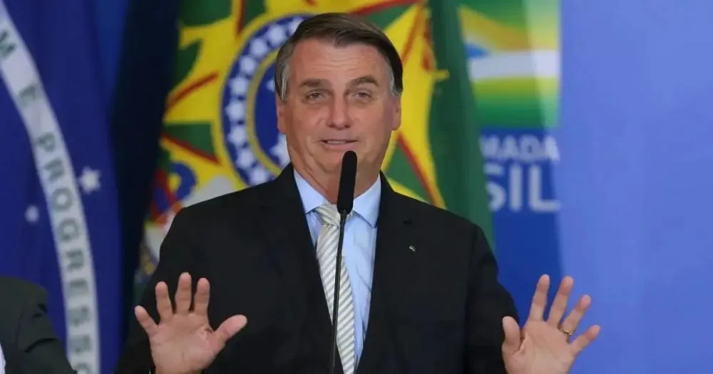 Bolsonaro e aliados planejaram plano de fuga caso golpe de Estado fracassasse, aponta PGR