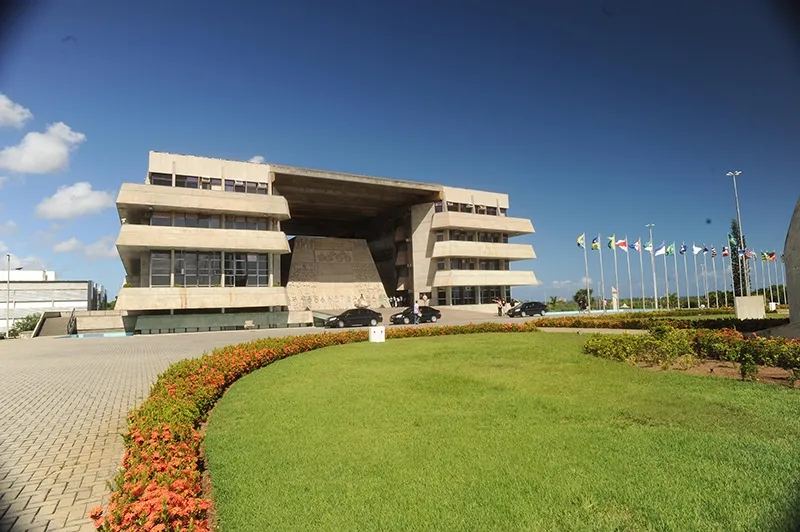 Projeto de lei propõe redução da jornada para servidores estaduais da Bahia