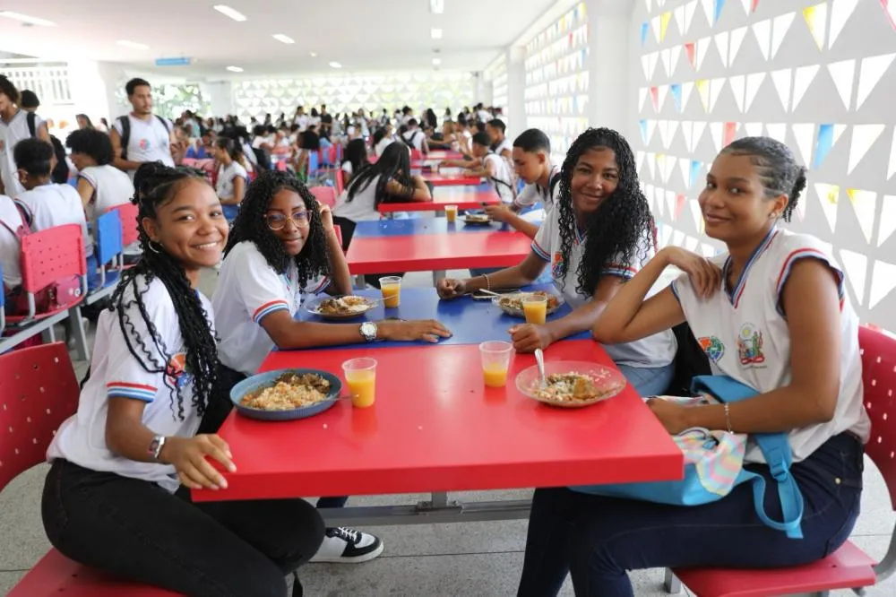 Bahia - Dia da Escola é celebrado com diferentes investimentos em Educação na rede estadual