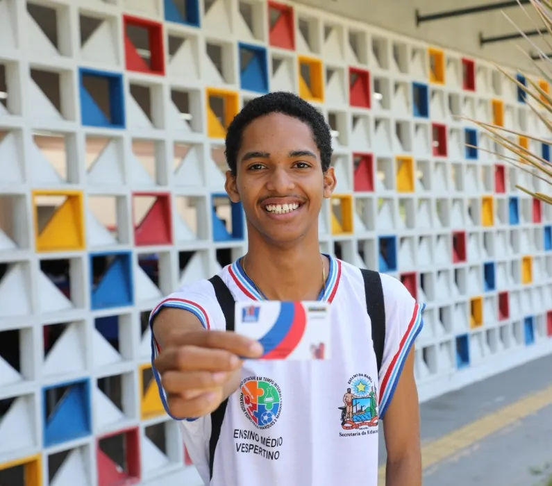 Governo da Bahia libera pagamento do Bolsa Presença para mais de 360 mil estudantes