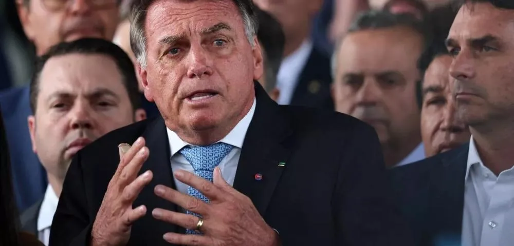 Com medo da prisão, Bolsonaro aciona militância, intensifica ofensiva contra o STF e pressiona por anistia