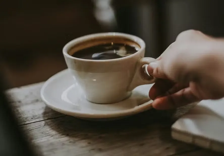 Médico de Harvard explica como tornar o café uma bebida benéfica à saúde