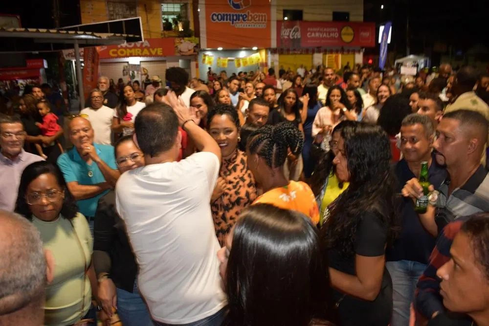 Alagoinhas – revitalização de praça no bairro Barreiro foi entregue pelo prefeito Gustavo Carmo com anúncio de melhorias no bairro