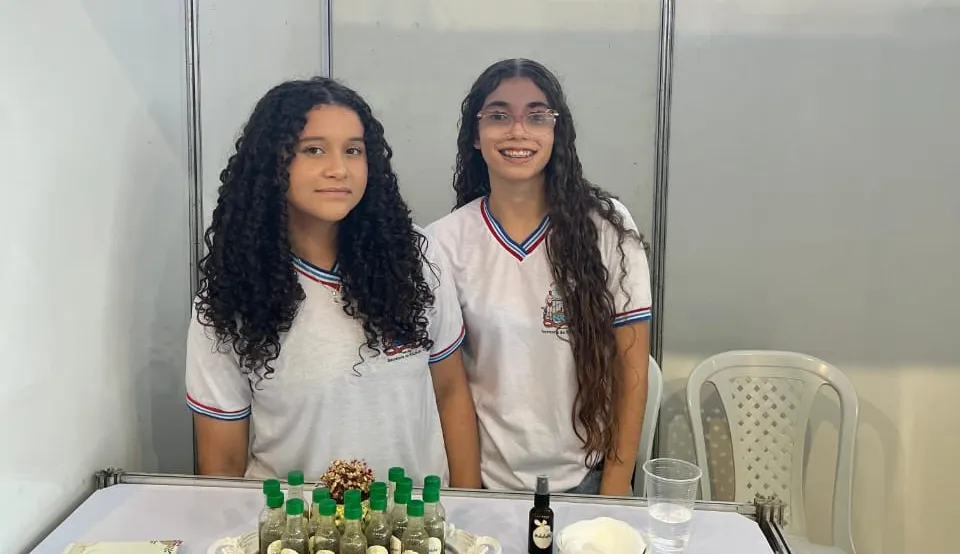 Estudantes da Bahia desenvolvem spray terapêutico natural à base de mastruz e cânfora