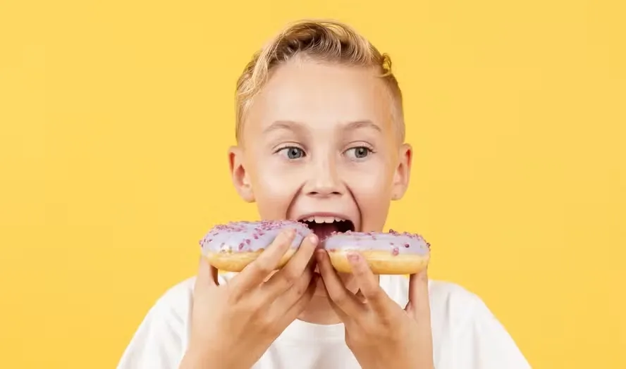 Meus filhos só querem comer besteira: como fazer com que tenham uma dieta mais saudável e variada?