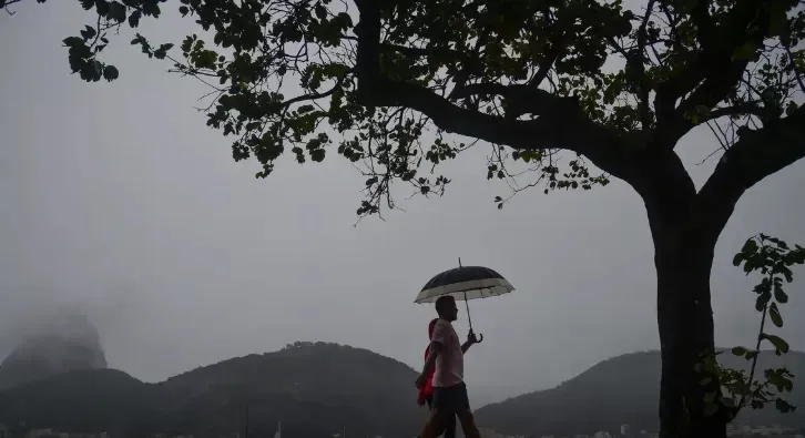 Frente fria provoca queda nas temperaturas no Sul e aumenta risco de temporais no Norte e Nordeste do Brasil