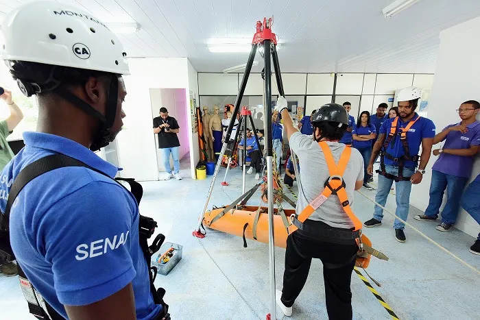Últimos dias para se inscrever em bolsas do SENAI Bahia para cursos técnicos gratuitos em cidades como Salvador, Alagoinhas e Feira de Santana