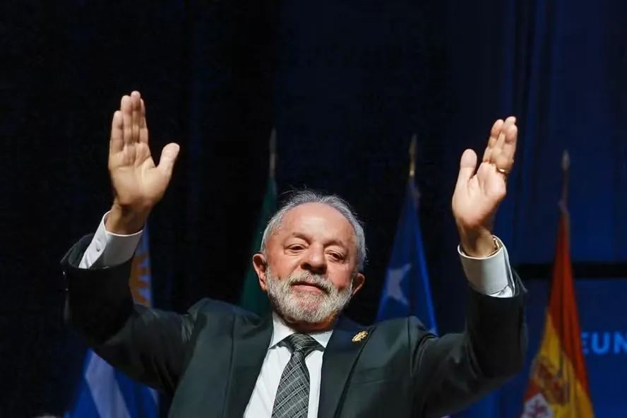 'Guerra tarifária vai começar na hora que eu der a resposta ao Trump', diz Lula sobre embate com EUA