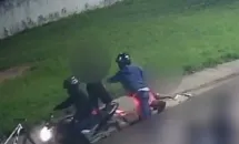 Crianças são assaltadas enquanto jogavam bola na Rua do Catu, em Alagoinhas (vídeo)