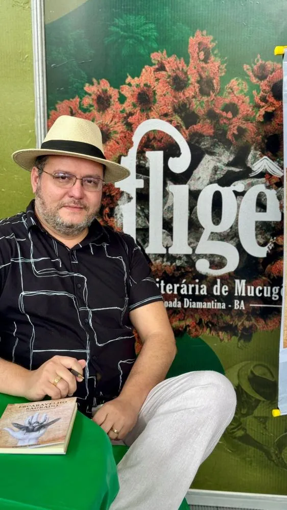 Carlos Diniz lança seu segundo livro: Escaravelho Sagrado Poemas Reunidos