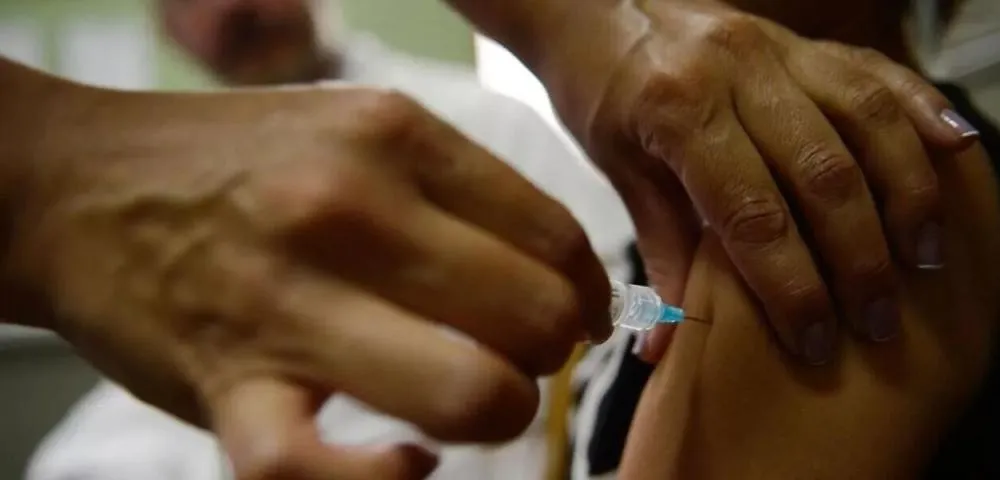 Pais nos EUA rejeitam vacinas infantis por razões políticas e religiosas, aponta pesquisa