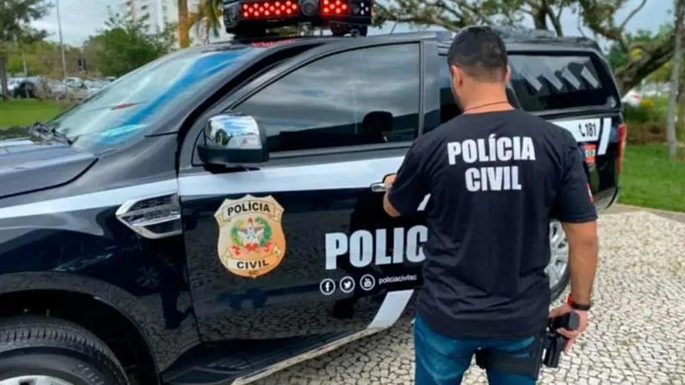 Professor de escolinha de futebol é preso em flagrante em Entre Rios (BA) por suspeita de aliciamento de adolescentes